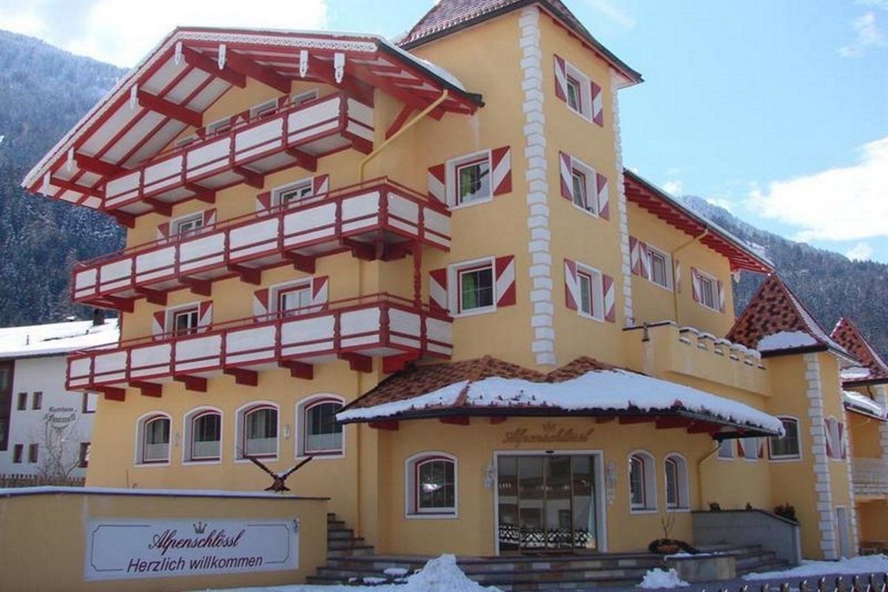 3⋆ HOTEL GARNI ALPENSCHLOSSL ≡ Mayrhofen, Austria ≡ Lowest Booking Rates  For Hotel Garni Alpenschlossl in Mayrhofen